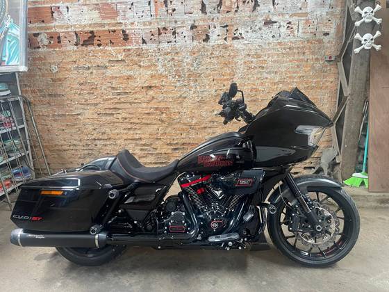 HARLEY-DAVIDSON CVO ROAD GLIDE ST 